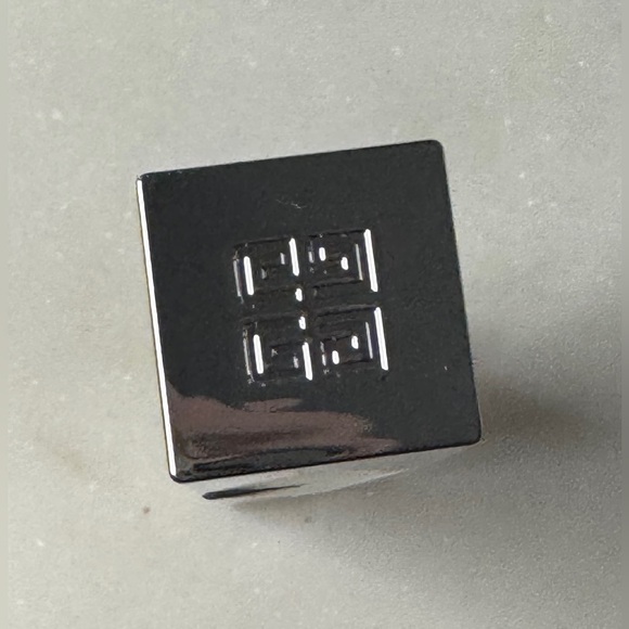 Givenchy Concealer - Picture 4 of 6